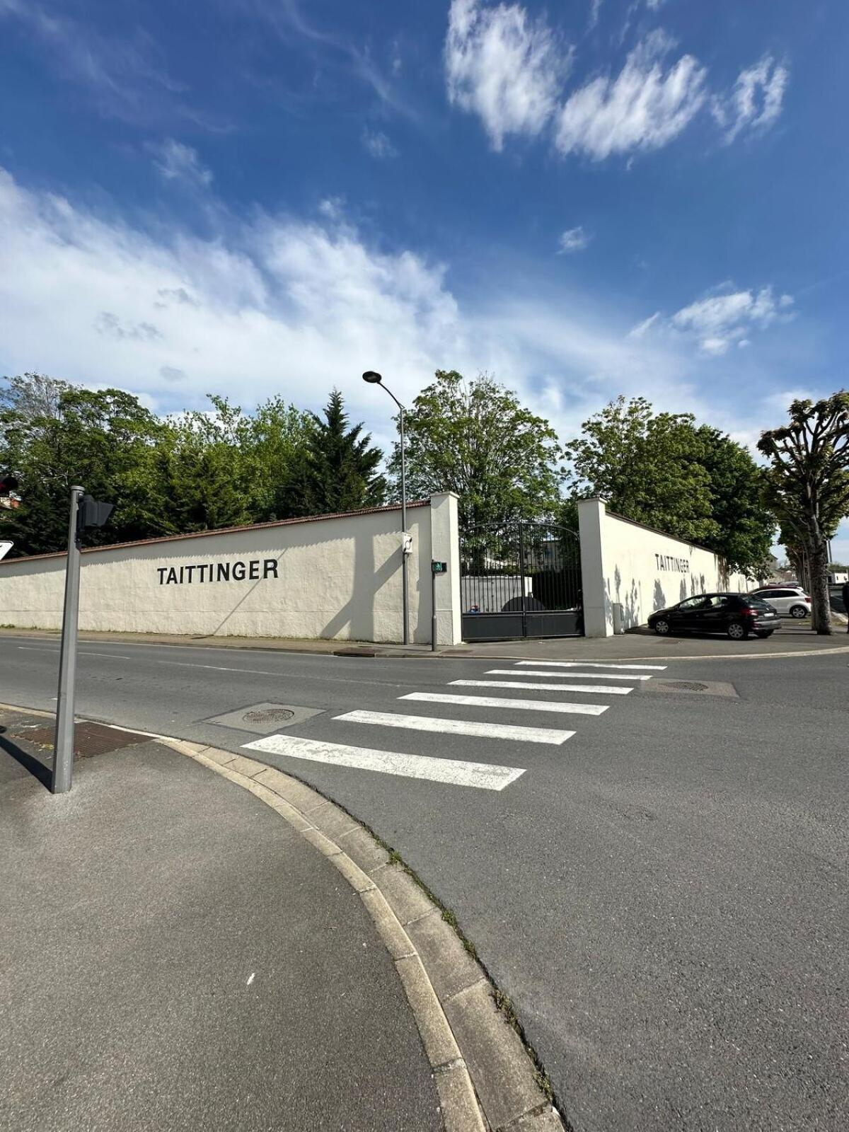 Au Coeur Du Quartier Taittinger Apartment Reims Exterior foto
